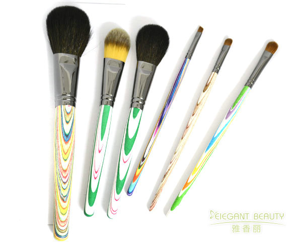 化妝刷定制的刷毛植毛角度如何優(yōu)化上妝精準(zhǔn)度?