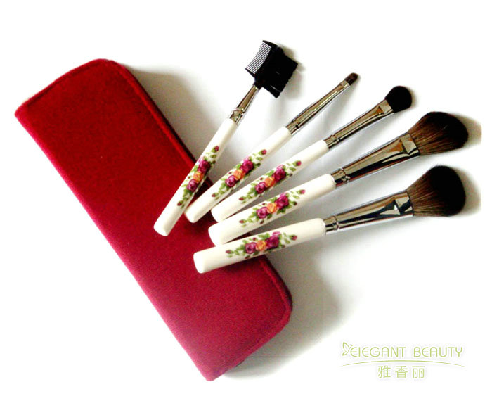 化妝刷選購(gòu)指南:材質(zhì)、形狀與品牌的科學(xué)選擇